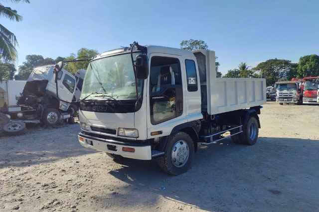 IZUZU FORWARD 4X4 DUMP TRUCK